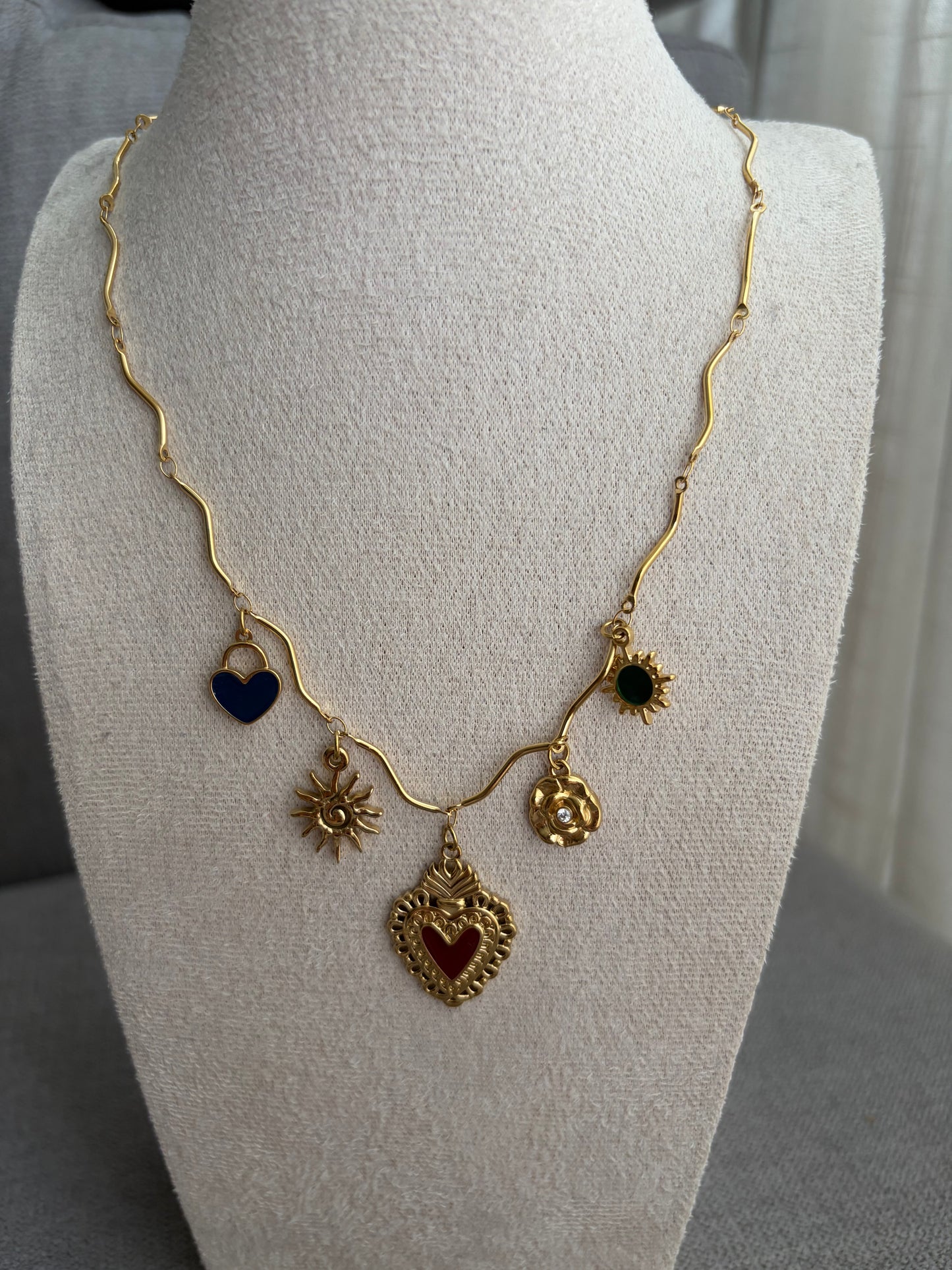 Collier Laury