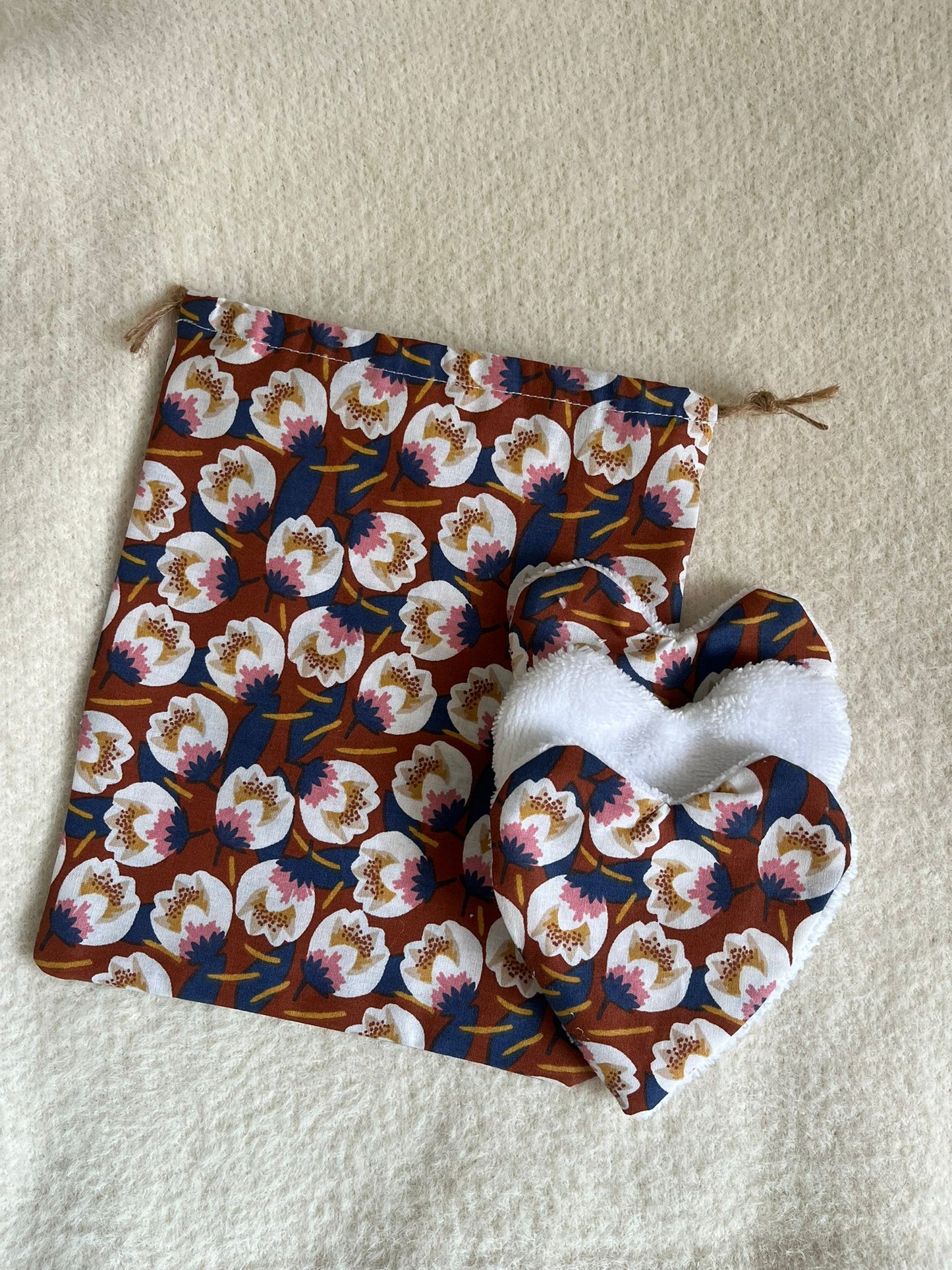 Lingettes démaquillantes avec pochon
