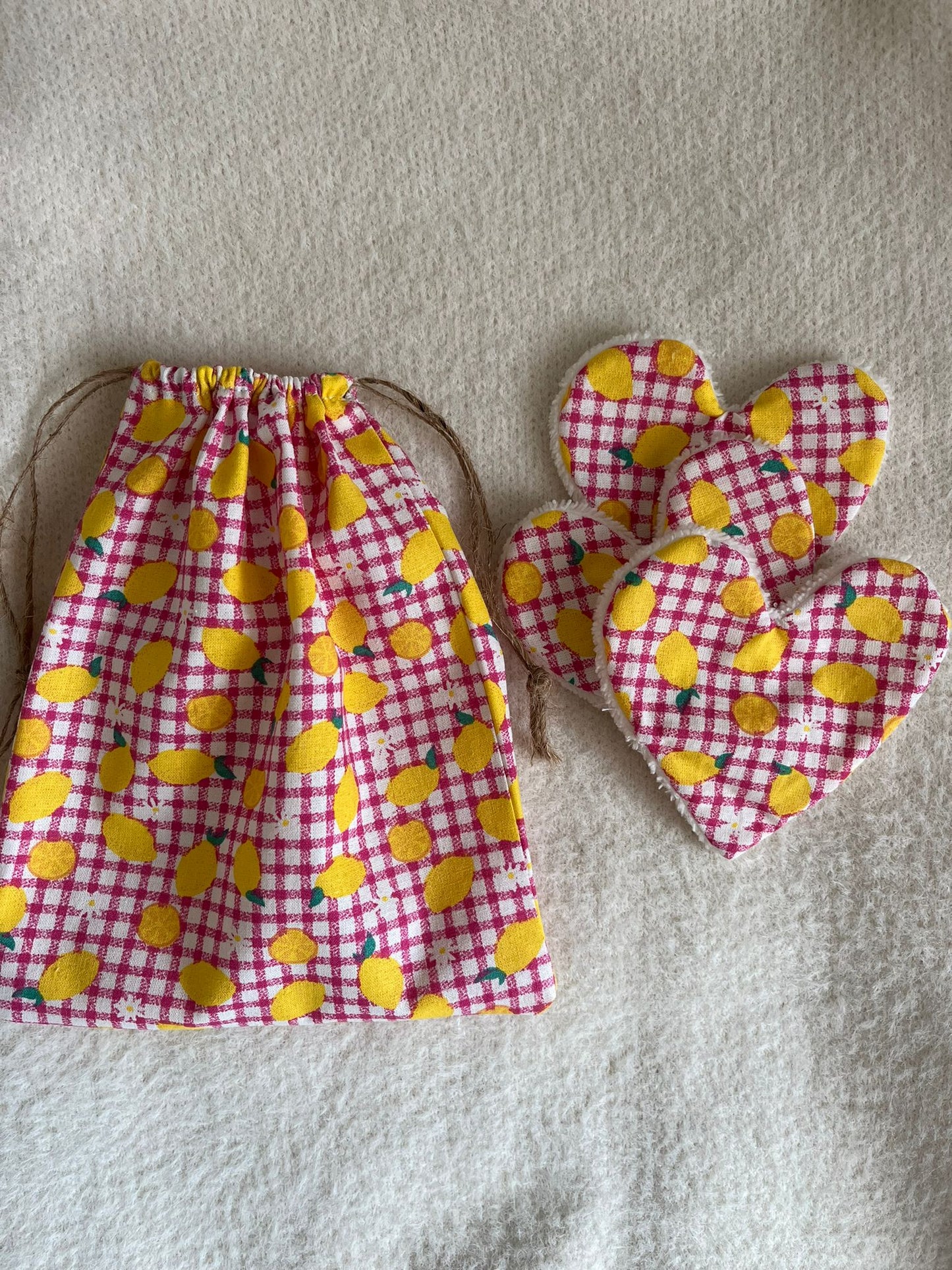 Lingettes démaquillantes avec pochon
